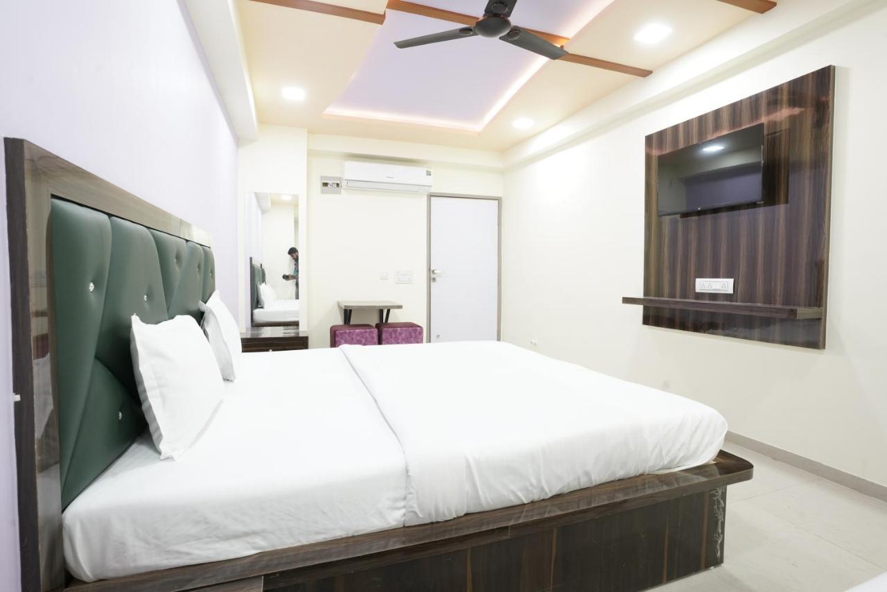 Hotel Ggc Inn Ahmedabad Buitenkant foto